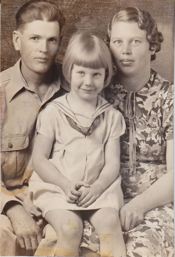 Cecil, Elva, and Dorothy · 1930s (late)