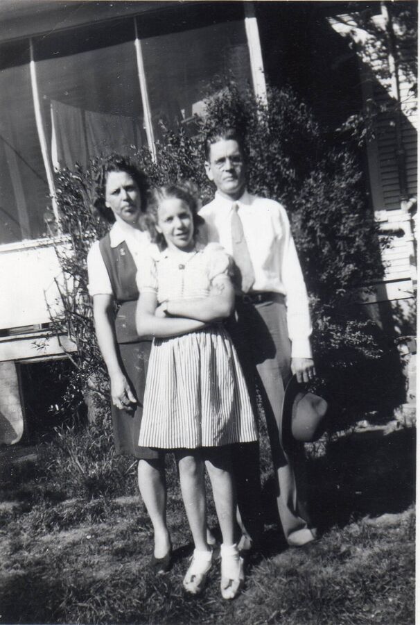 Elva, Dorothy, and Cecil Altom - · 1940s